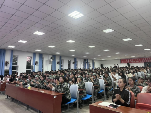 管理服务学院成功举办2024级新生制度教育培训会734.png